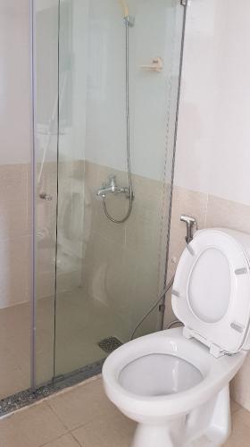 Phòng tắm căn hộ City Gate Căn hộ City Gate tầng cao nội thất đầy đủ, view nội khu hồ bơi.