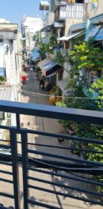 Hướng ban công nhà phố Chiến Lược, Bình Tân Nhà phố hướng Bắc, bàn giao sổ hồng riêng, đủ pháp lý.