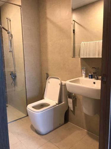 toilet căn hộ LEXINGTON RESIDENCE Bán căn hộ Lexington Residence 1PN, tầng 9, đầy đủ nội thất, ban công Đông Nam