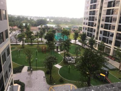 View căn hộ Vinhomes Grand Park Căn hộ Vinhomes Grand Park thiết kế hiện đại, ban công view thành phố.