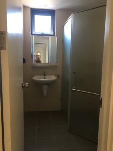 nhà vệ sinh căn hộ M-One Nam Sài Gòn Căn hộ M-One Nam Sài Gòn ban công hướng Đông Nam, nội thất đầy đủ.