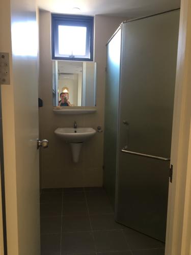 nhà vệ sinh căn hộ M-One Nam Sài Gòn Căn hộ M-One Nam Sài Gòn ban công hướng Đông Nam, nội thất đầy đủ.