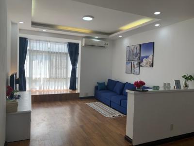 Phòng khách căn hộ SKY GARDEN Bán căn hộ Sky Garden 3PN, diện tích 88m2, đầy đủ nội thất, lót full sàn gỗ