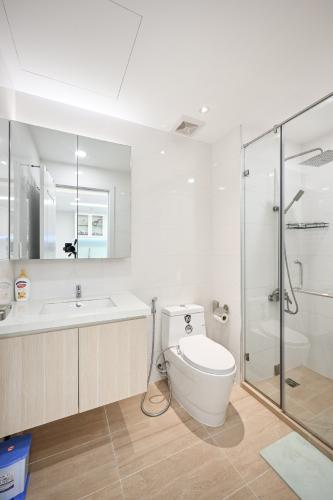 Nhà vệ sinh Saigon South Residence Căn hộ Saigon South Residence nội thất đầy đủ, hướng Bắc.