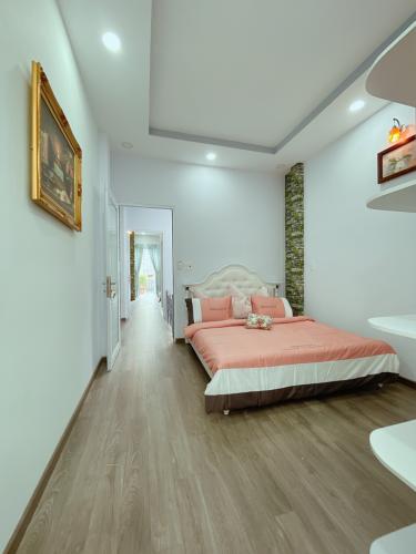 Bên trong nhà phố Huỳnh Văn Nghệ, Tân Bình Nhà phố hướng Tây Nam, hẻm xe hơi 4m, diện tích 45m2.