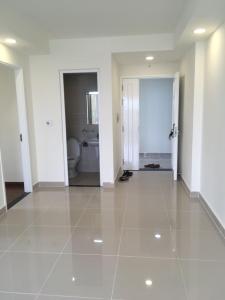 Phòng khách Saigon Gateway, Quận 9 Căn hộ Saigon Gateway view thành phố, nội thất cơ bản.