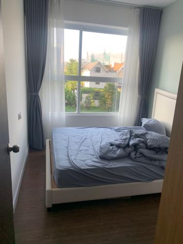 view phòng ngủ Bán căn hộ Sunrise Riverside tầng thấp, đầy đủ nội thất hiện đại.