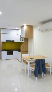 Phòng bếp căn hộ Vinhomes Grand Park Căn hộ Vinhomes Grand Park view nội khu yên tĩnh, nội thất đầy đủ.