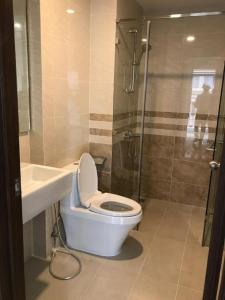 Toilet officetel SAIGON ROYAL Bán căn hộ officetel Saigon Royal, tầng thấp, diện tích 35m2, đầy đủ nội thất