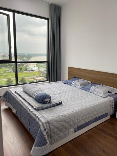 Phòng ngủ căn hộ One Verandah Căn hộ One Verandah đầy đủ nội thất, ban công thoáng mát.