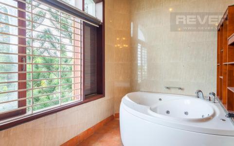 Phòng tắm với bồn tắm thủy lực Villa sân vườn hướng Tây Đại học Bách Khoa