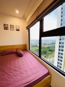 phòng ngủ 2  căn hộ Vinhomes Grand Park Căn hộ Vinhomes Grand Park đầy đủ nội thất, view thành phố tầng cao.