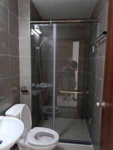 Phòng tắm căn hộ Green River, Quận 8 Căn hộ Green River hướng ban công Đông Nam, view nội khu.