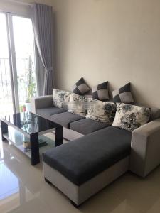 Phòng khách căn hộ Jamona City, Quận 7 Căn hộ Jamona City nội thất cơ bản, view nội khu vô cùng thoáng mát.