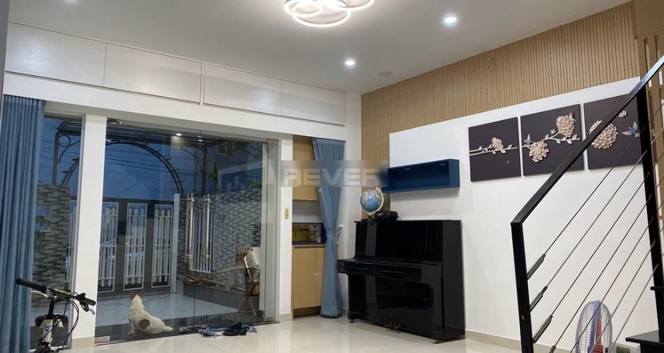 Phòng khách nhà phố Bình Trưng Tây, Quận 2 Nhà phố rộng 110m2, thiết kế hiện đại đầy đủ nội thất.