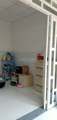 Phòng khách nhà phố hẻm Quận 9 Nhà phố quận 9 diện tích 63m2, sân trước rộng rãi.