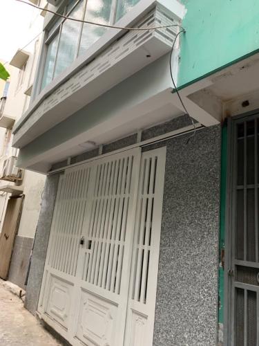 cận cảnh nhà Nhà phố hướng Tây Nam, gần đại lộ Võ Văn Kiệt.