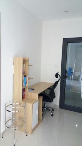 Bàn làm việc căn hộ Vinhomes Grand Park Căn hộ Vinhomes Grand Park view nội khu yên tĩnh, nội thất đầy đủ.