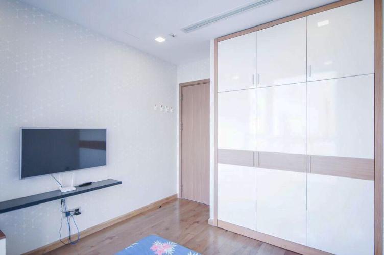 Phòng ngủ căn hộ Vinhomes Central Park Bán căn hộ 2 phòng ngủ Vinhomes Central Park, đầy đủ nội thất, view thành phố thoáng mát, sổ hồng đầy đủ.