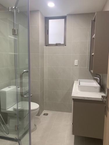 Nhà vệ sinh Saigon South Residence  Căn hộ Saigon South Residence tầng trung, đầy đủ nội thất, view sông.