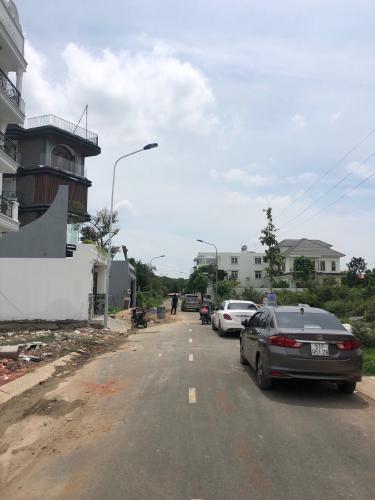 Bên trái đất nền quận 9 Bán đất nền mặt tiền P. Trường Thạnh, Q.9 diện tích 6.4x13.6m.