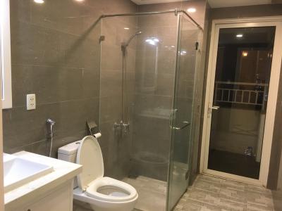 Phòng tắm Sunrise Cityview Quận 7 Căn hộ Sunrise City hướng Nam, đầy đủ nội thất.