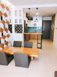 Phòng khách Lexington Residence Quận 2 Căn hộ Lexington Residence tầng trung, đón view nội khu mát mẻ.