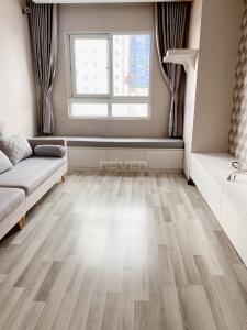 Phòng khách Topaz City Quận 8 Căn hộ Topaz City tầng 07, hướng Đông Nam view quận 1 thoáng mát