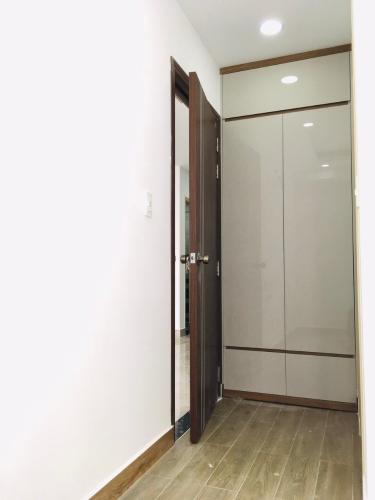Tủ gỗ căn hộ Saigon South Residence Cho thuê căn hộ view nội khu, nội thất cơ bản Saigon South Residence.