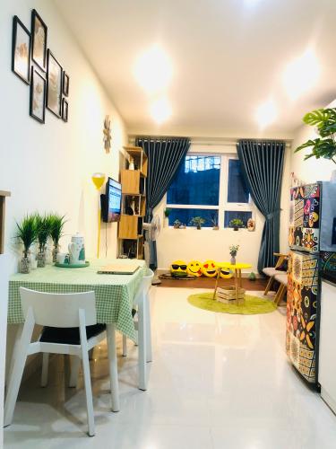 Bên trong căn hộ Topaz Elite Căn hộ Topaz Elite hướng Tây Bắc, view thành phố.