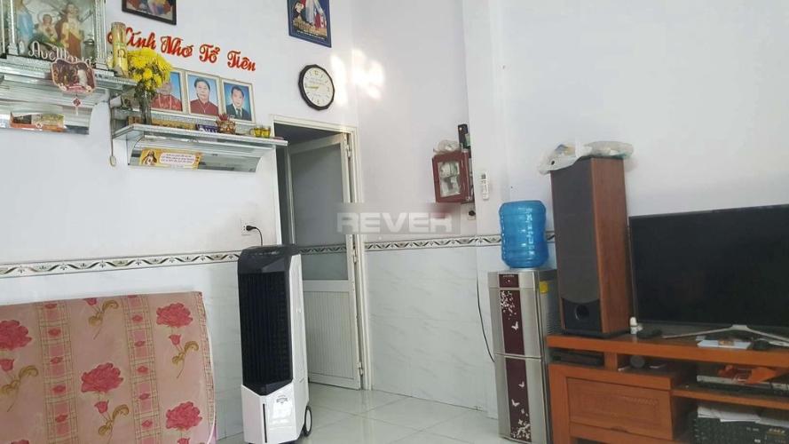 Bên trong nhà phố Phạm Quý Thích, Tân Phú Nhà phố hẻm xe hới hướng Đông, gần ngay chợ Tân Hương.