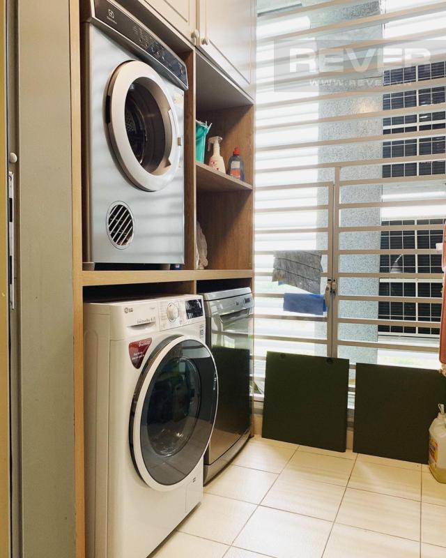 bancony Bán căn hộ Vinhomes Central Park 4PN, tháp Park 4, đầy đủ nội thất sang trọng, view sông và công viên mát mẻ