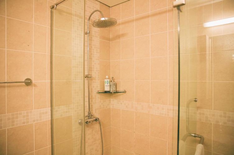 Toilet The Manor Quận Bình Thạnh Căn hộ The Manor tầng thấp, ban công hướng Nam.