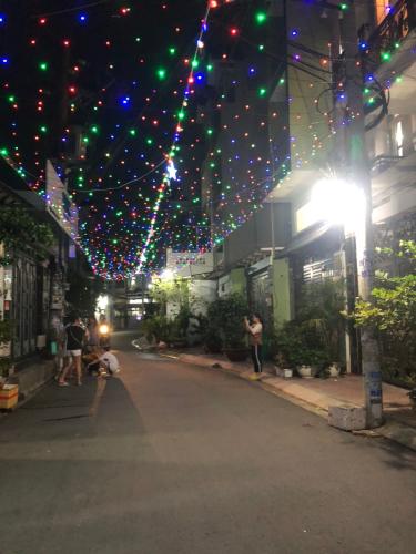 Hẻm nhà phố Huỳnh Văn Nghệ, Tân Bình Nhà phố hướng Tây Nam, hẻm xe hơi 4m, diện tích 45m2.