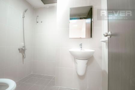 Toilet Căn hộ Sky9 2 phòng ngủ tầng trung CT1 nhà trống