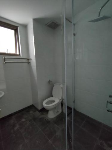 nhà vệ sinh Cho thuê căn hộ Saigon South Residence 2 phòng ngủ tầng trung, diện tích 65m2, đầy đủ nội thất