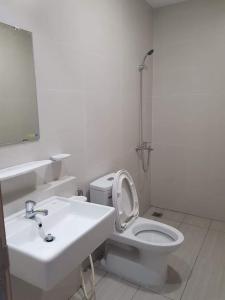 Phòng tắm Jamila Khang Điền, Quận 9 Căn hộ Jamila Khang Điền tầng trung, hướng Đông Nam, view thành phố.