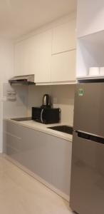 Phòng bếp Rivergate Residence, Quận 4 Căn hộ Office-tel Rivergate Residence tầng trung hướng Tây Nam.