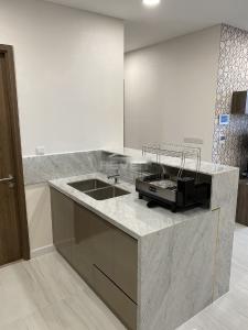 Căn hộ Kingdome 101, Quận 10 Căn hộ tầng cao Kingdom 101, hướng Tây, view nội khu mát mẻ.