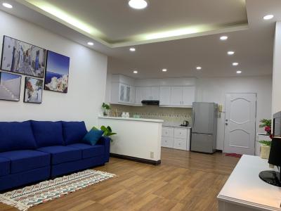 Phòng khách căn hộ SKY GARDEN Bán căn hộ Sky Garden 3PN, diện tích 88m2, đầy đủ nội thất, lót full sàn gỗ