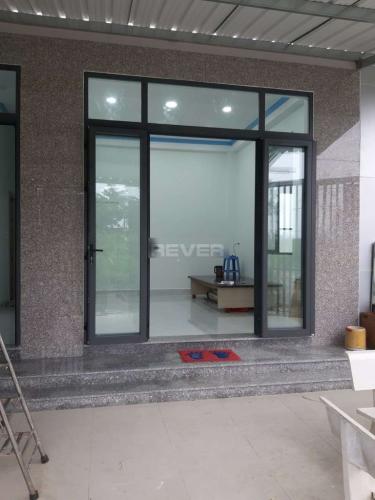 Mặt trước nhà phố Bưng Ông Thoàn, Quận 9 Nhà phố 2 mặt tiền đường lớn, rộng 230m2 hướng Tây Bắc.