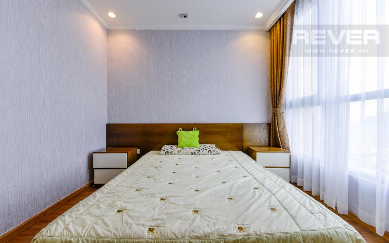 Phòng ngủ 1 Căn hộ Vinhomes Central Park tầng cao tháp Central 3 nhìn về khu vực Bình Thạnh