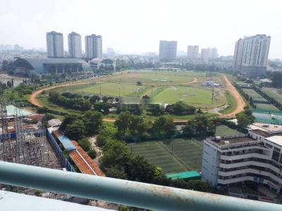 Ban công chung cư Phú Thọ, Quận 11 Căn hộ chung cư Phú Thọ tầng trung, view sân bóng, nội thất cơ bản.