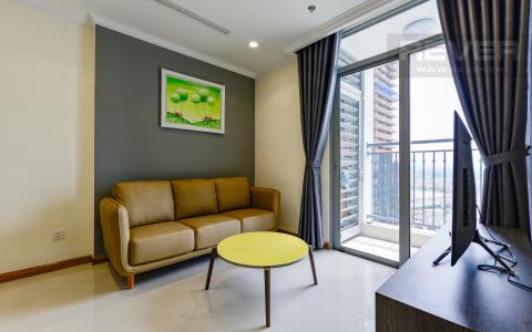 Phòng khách Căn hộ Vinhomes Central Park tầng cao Landmark 2 đầy đủ nội thất