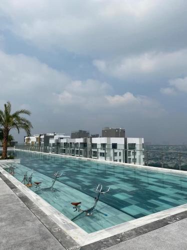 Hồ bơi River Panorama Quận 7 Căn hộ River Panorama tầng trung, nội thất bàn giao cơ bản.