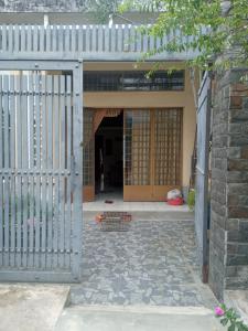 Bán nhà đường 49, phường Bình Thuận, Quận 7, sổ đỏ đầy đủ, diện tích đất 84.3m2, diện tích sàn 91.3m2, kèm theo nội thất. đầy đủ.