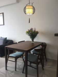 Không gian căn hộ River Gate , Quận 4 Căn hộ Rivergate tầng 22 ban công thoáng mát, đầy đủ nội thất.