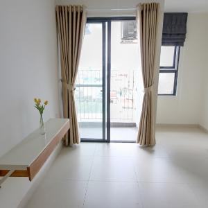 Phòng khách M-One Nam Sài Gòn, Quận 7 Căn hộ Office-tel M-One Nam Sài Gòn tầng thấp, view quận 1 sầm uất