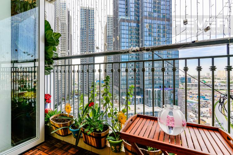 Ban Công Căn hộ Vinhomes Central Park 3 phòng ngủ tầng cao L1 hướng Bắc