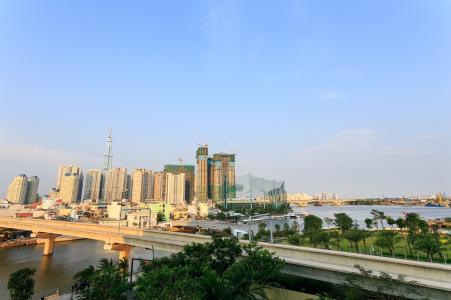 View ban công Vinhomes Golden River Quận 1 Căn hộ Vinhomes Golden River đầy đủ nội thất, hướng Đông Bắc.